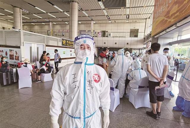 龙岗区防控新冠肺炎疫情境外输入工作专班成员王力——坚守“疫”线三个多月 真心付出换来群众认可