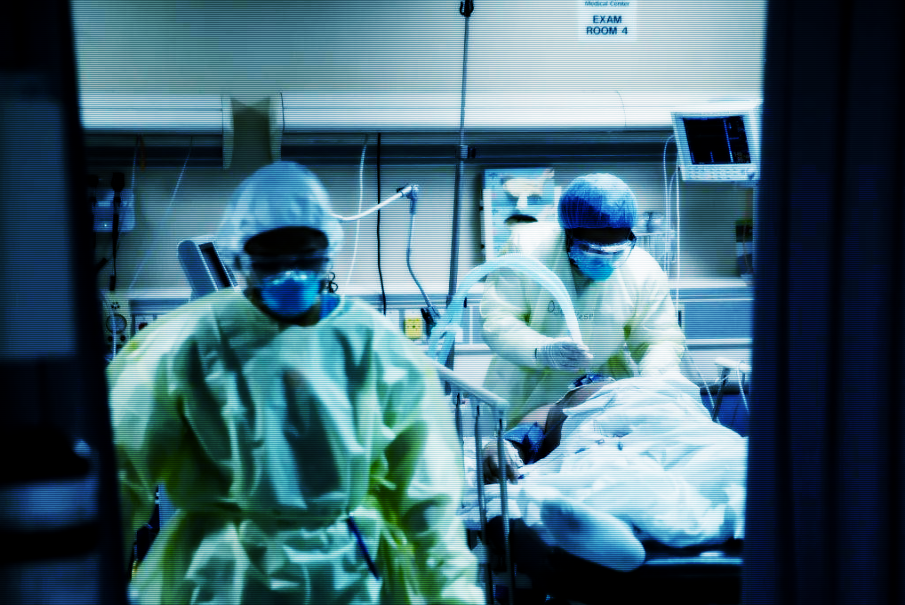 白宫解决不了新冠疫情,就想解决“抗疫队长”,川普正走向末路?