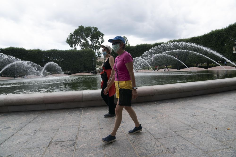 美媒文章：美国深陷新冠疫情困境难以自拔