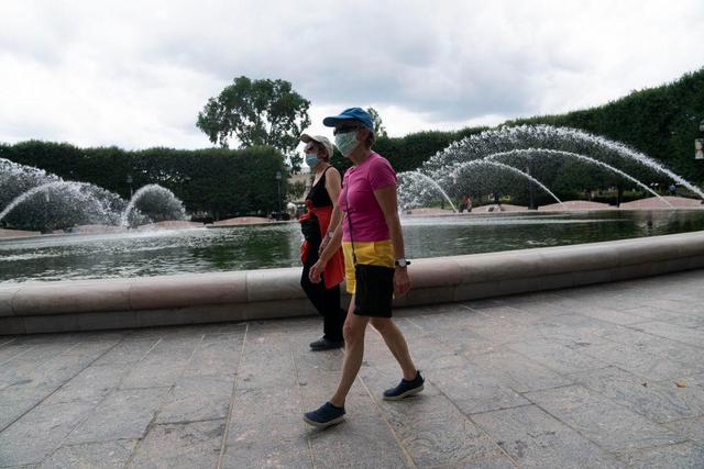 美媒文章：美国深陷新冠疫情困境难以自拔