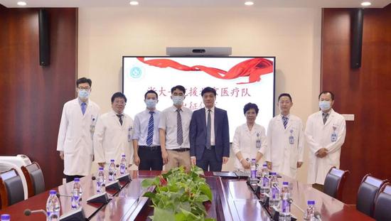 浙大一院领导为出征队员送行