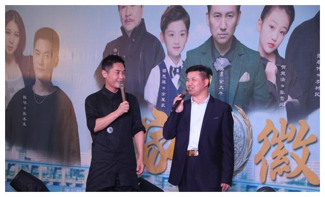 疫情下杭州服装市场网售热 诚信主题片《家徽》市场大厅办开机式