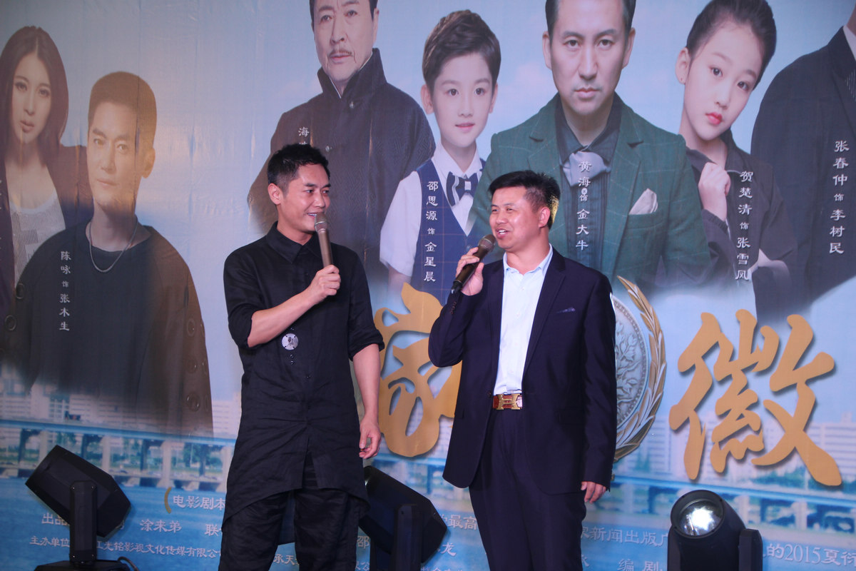 疫情下杭州服装市场网售热 诚信主题片《家徽》市场大厅办开机式