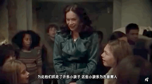 助力抗击疫情！英剧服装师联合为医院制作手术服