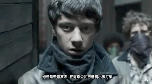 助力抗击疫情！英剧服装师联合为医院制作手术服