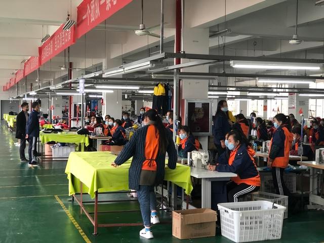 “要撑住，不能倒下”——从一家服装厂看中小微企业如何与疫情“抗争”