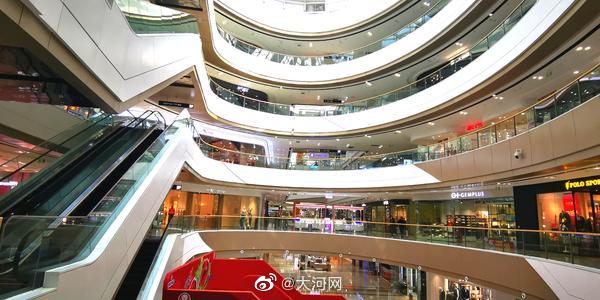 线下导购变身线上“直播”  疫情之下服装门店几家欢乐几家愁