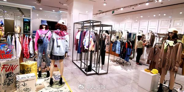 线下导购变身线上“直播”  疫情之下服装门店几家欢乐几家愁