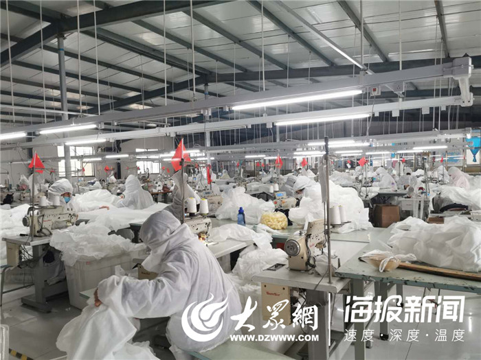 疫情当前 菏泽这家企业从传统服装到转型生产隔离衣只用了半天