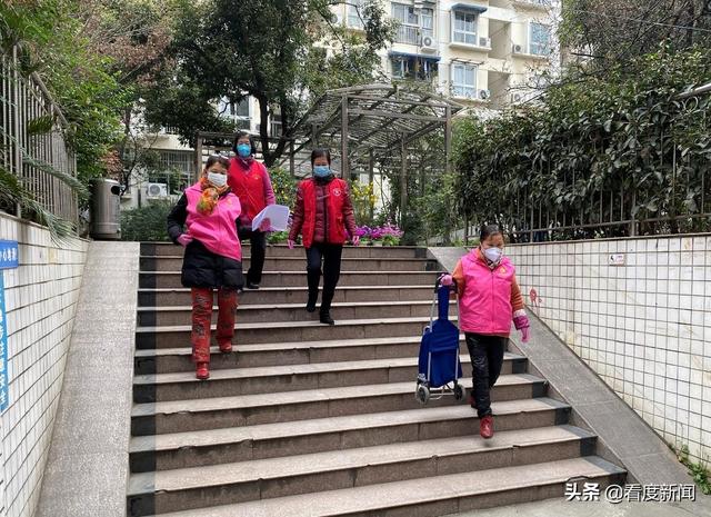 云抱团 | 服装生产线“改道”产口罩 抗击疫情成都妇联在行动