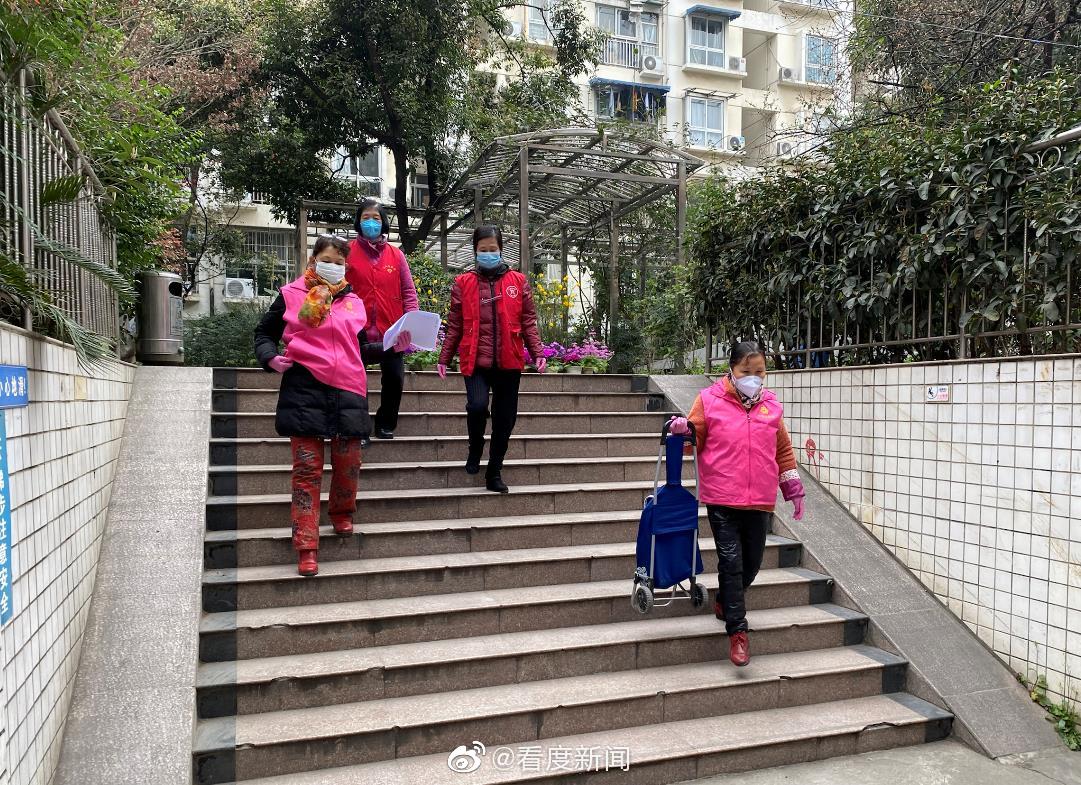 云抱团 | 服装生产线“改道”产口罩 抗击疫情成都妇联在行动