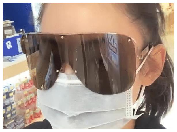 张柏芝服装店疫情受影响，停业一个月，亏损达到六位数