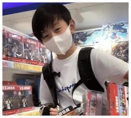 张柏芝服装店疫情受影响，停业一个月，亏损达到六位数