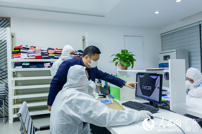 广东服装企业柏堡龙紧急生产防护物资 支援各方抗击疫情