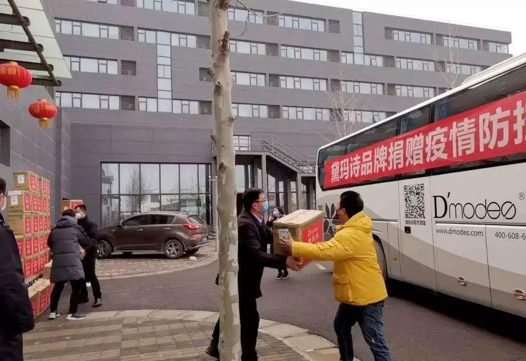 河南郑州：郑州服装行业抗击疫情行动在继续