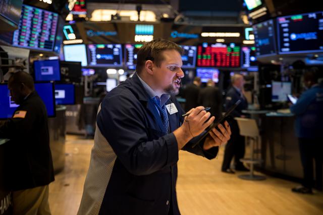 美国股期指再次触及下跌熔断限制，美油跌逾7%