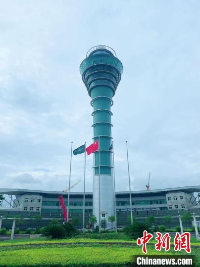 广州白云国际机场塔台崭新亮相