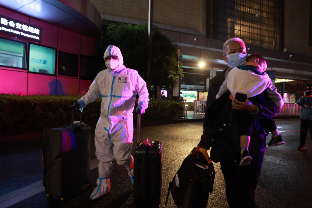 它曾是浦东唯一的过江保障公交站，民警日夜守护