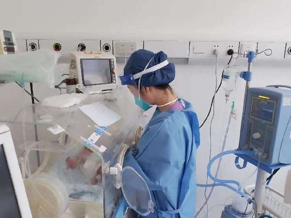 复旦儿科有个收治新冠密接新生儿的年轻病区