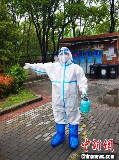 (上海战疫录)一线|“骑士团”扛起46万份消杀物资配送