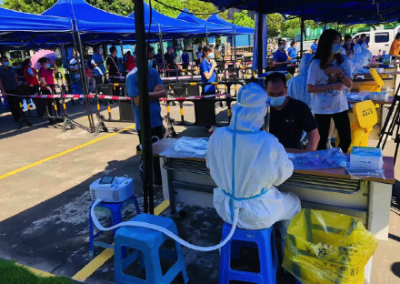 大白防护服有了降温神器