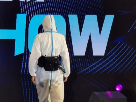 大白防护服有了降温神器