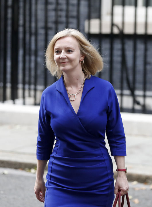 全球连线 | 多名政客加入英国相位争夺