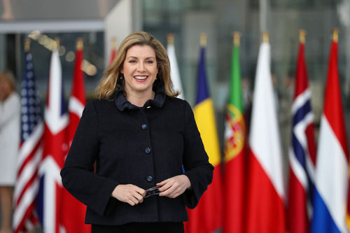 全球连线 | 多名政客加入英国相位争夺