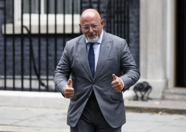 全球连线 | 多名政客加入英国相位争夺