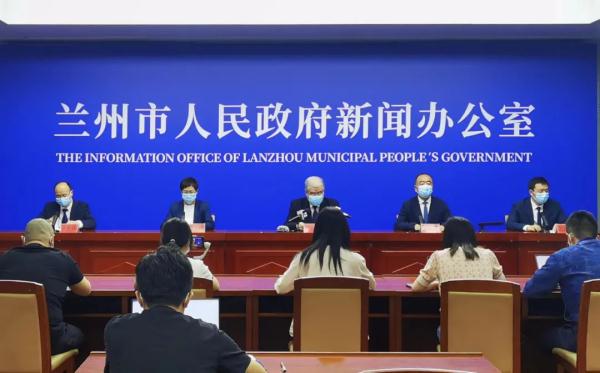 兰州组建110支应急采样小分队，对发现的混管阳性人员第一时间迅速追踪到人