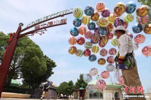 环球影城、迪士尼相继重启 这个暑期可以出游吗？