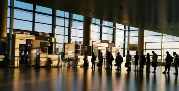 上海飞三亚爆满！新疆马上接上，广州济南松了松，全国机票涨了！