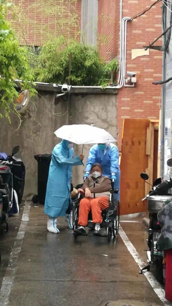 在上海战疫的“上甘岭”,他们的顽强已超乎想象 在上海战疫的“上甘岭”,他们的顽强已超乎想象