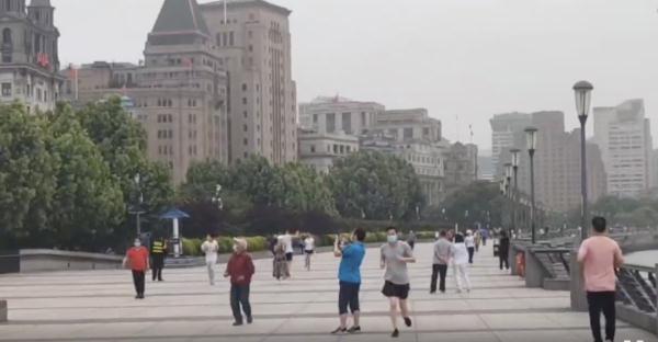 外滩晨跑、地铁通勤、高架车水马龙,如常的上海回来了!注意:地铁出行有乘客被劝离...重要提醒→ 外滩晨跑、地铁通勤、高架车水马龙,如常的上海回来了!注意:地铁出行有乘客被劝离...重要提醒→