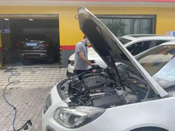 外滩晨跑、地铁通勤、高架车水马龙,如常的上海回来了!注意:地铁出行有乘客被劝离...重要提醒→ 外滩晨跑、地铁通勤、高架车水马龙,如常的上海回来了!注意:地铁出行有乘客被劝离...重要提醒→