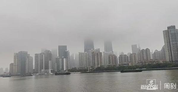 外滩晨跑、地铁通勤、高架车水马龙,如常的上海回来了!注意:地铁出行有乘客被劝离...重要提醒→ 外滩晨跑、地铁通勤、高架车水马龙,如常的上海回来了!注意:地铁出行有乘客被劝离...重要提醒→