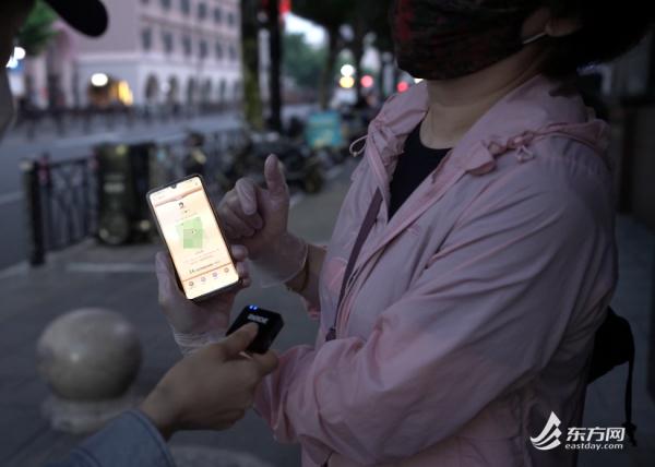 “有车就是好的,说明在恢复了!”夜幕下医院外的公交站台,都有谁在等待…… “有车就是好的,说明在恢复了!”夜幕下医院外的公交站台,都有谁在等待……