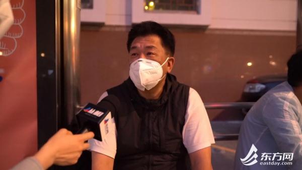 “有车就是好的,说明在恢复了!”夜幕下医院外的公交站台,都有谁在等待…… “有车就是好的,说明在恢复了!”夜幕下医院外的公交站台,都有谁在等待……