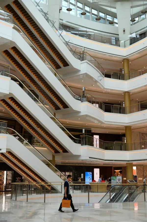 上海恒隆广场重新迎客！市民：好久没逛商场，空手回去不甘心