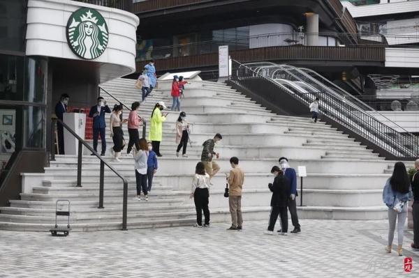 “好久没来逛商场了！”恒隆广场重新开门迎客，静安商圈6月1日后全面恢复线下营业→