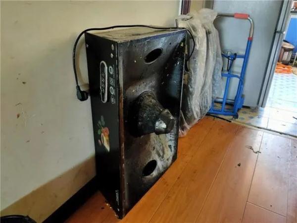 俩孩子吓得发抖,博士出手!一胳膊一个 俩孩子吓得发抖,博士出手!一胳膊一个