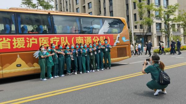 大江东︱扛急难险重 结深情厚谊！江苏医疗队挥别上海