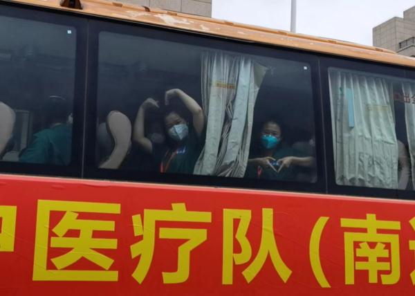 大江东︱扛急难险重 结深情厚谊！江苏医疗队挥别上海