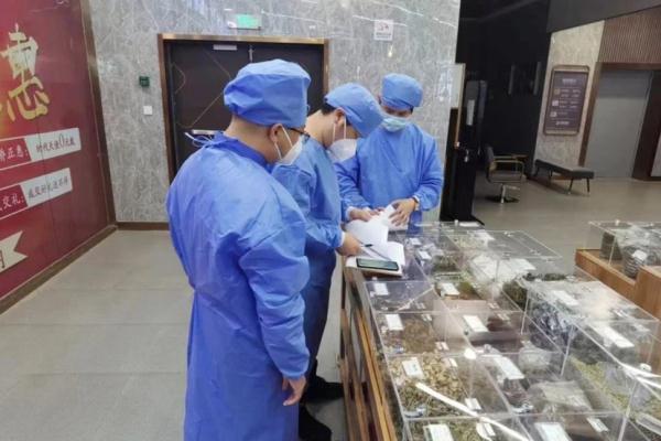 有序推进复商复市 青浦华新为沿街商铺“体检” 有序推进复商复市 青浦华新为沿街商铺“体检”