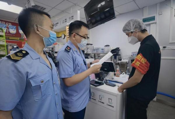 北京市监部门突查“雪糕刺客”，15家便利店被当场处罚