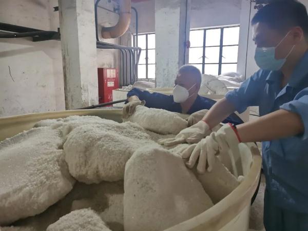 淌下的汗水，都是辣眼睛的！谢谢酷暑中送来凉意的普通人