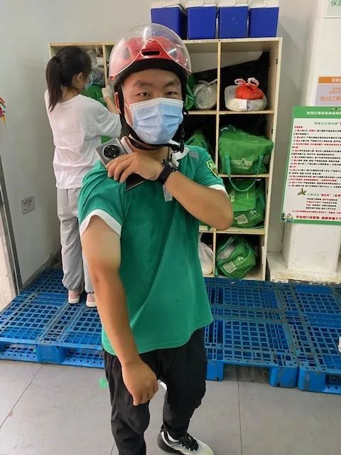 淌下的汗水，都是辣眼睛的！谢谢酷暑中送来凉意的普通人