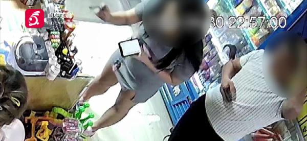 监控曝光！贵阳一男子尾随女子干这事，夏天来了女性一定要小心