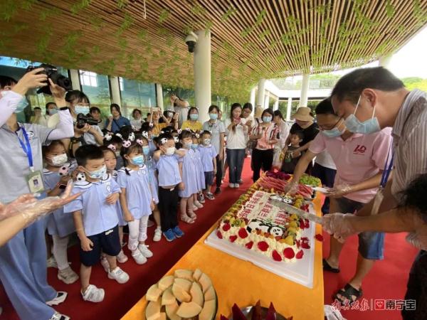 萌翻全场！南宁市动物园的双胞胎“寿星”绩美绩兰六岁啦