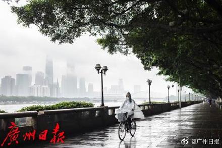暴雨来临前，广州坚决转移危险区域人员